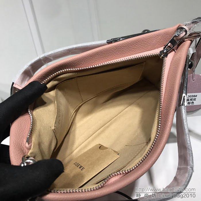 LOEWE羅意威 專櫃同步 Missy Small Bag 秋冬新款手拿包 簡單特別 可手提單肩斜挎 小號3038 大號3037  jdl1162